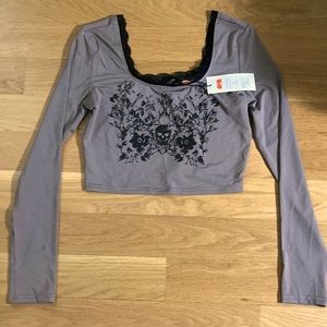 grey long sleeve graphic tee